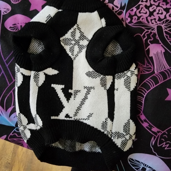 New Louisvuitton Dog Sweater 🐕❤️ - Picture 8 of 14